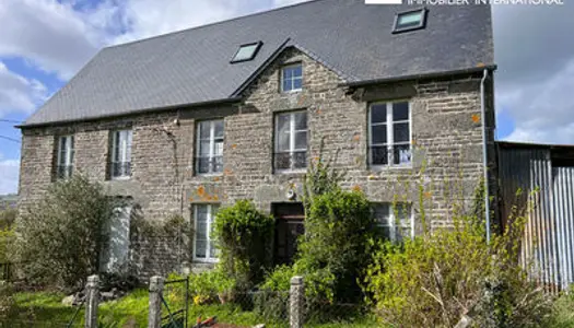 Située entre Bény Bocage et Campeaux, maison en pierre de 3 chambres avec des vues fantastiques. 