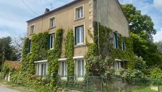 Belle maison en pierres sur terrain de 746 M² 