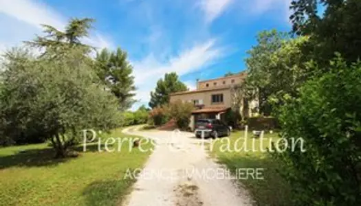 Luberon, Apt, Maison de 184 m² avec appartement indépendant sur un terrain de plus de 2400 m² pro