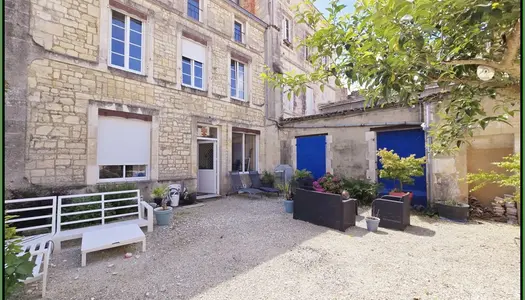 Dpt Charente Maritime (17), à vendre SAINT JEAN D'ANGELY immeuble 270m² avec 3 logements + garage 