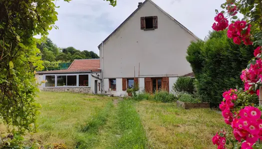 Maison de village avec grand jardin. 