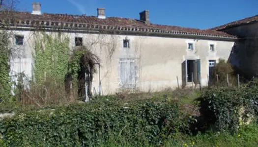 Maison charentaise à rénovée avec dépendances