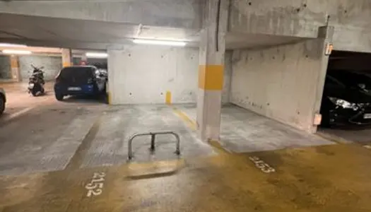 Place de parking souterrain 13005 