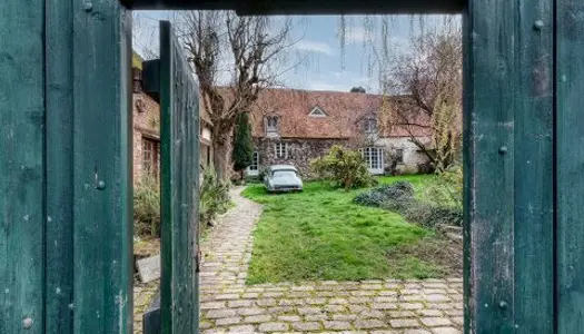 Maison ancienne de caractère dans un environnement champêtre