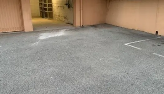 Garage dans résidence fermée