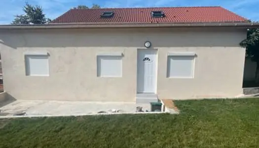 Petite maison en fond de jardin à louer 