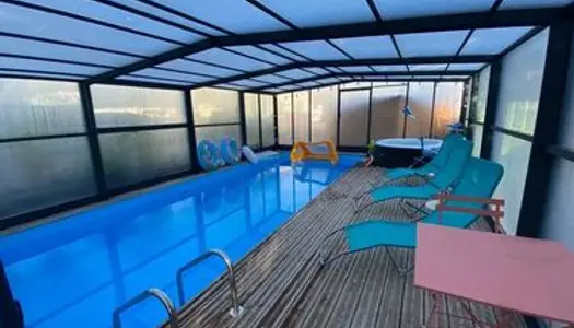 Loft meublé et moderne avec piscine couverte