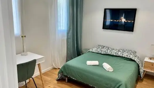 Chambre avec salle d'eau privative à côté de la gare 