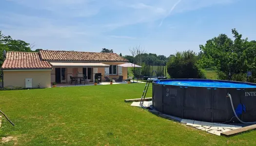 Maison à la campagne à cinq minutes des commodités.