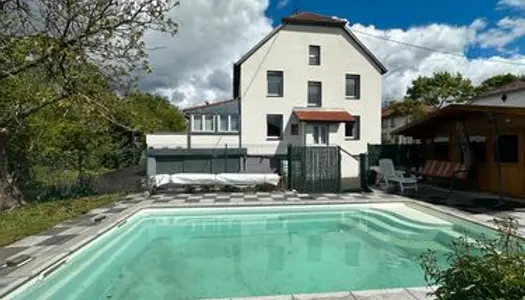Coquette maison mitoyenne 200m2- piscine-mulhouse