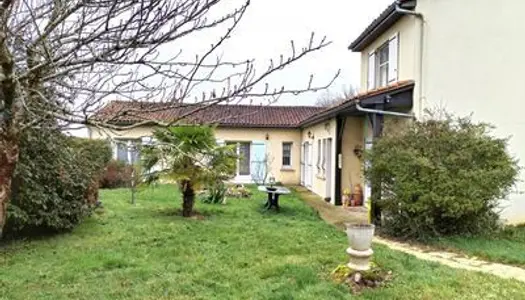 Maison Familiale Aux portes d'une petite ville Charentaise