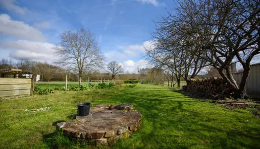 Maison avec un hercar de terre agricole