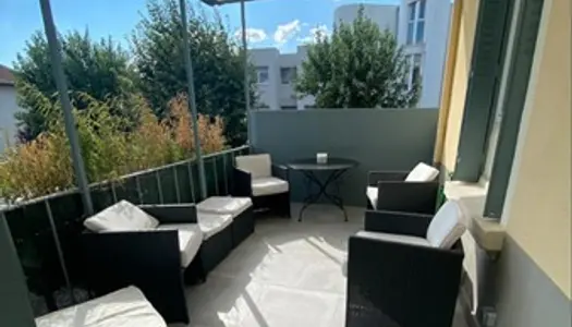 COLOCATION À 7 DANS UN DUPLEX DE 150M2 - METRO D PARILLY