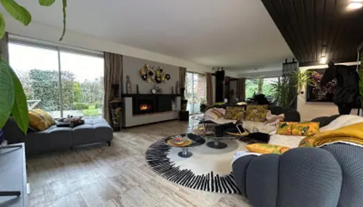 Maison 5 pièces 313 m²