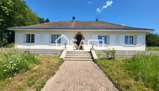 Maison familiale sur sous-sol semi-enterré 