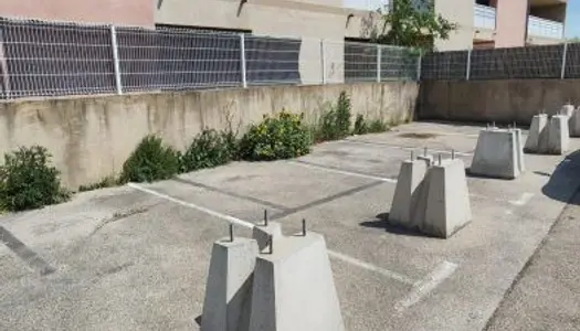 Vente Parking 14 m² à Saint-Geniès-de-Malgoirès 3 000 €