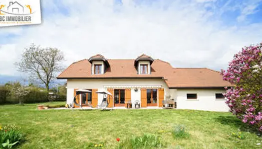 PREVESSIN Belle maison traditionnelle sur grand terrain 