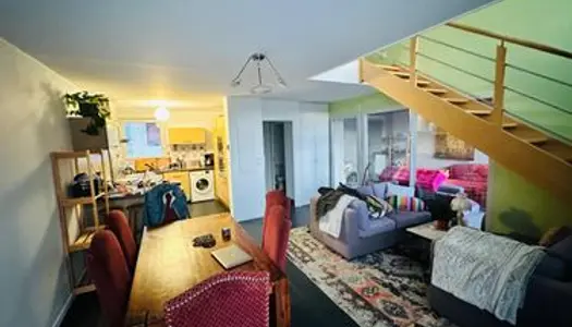 Duplex T4 pièces 78 m² meublé avec chauffage collectif compris dans les charges + parking double 