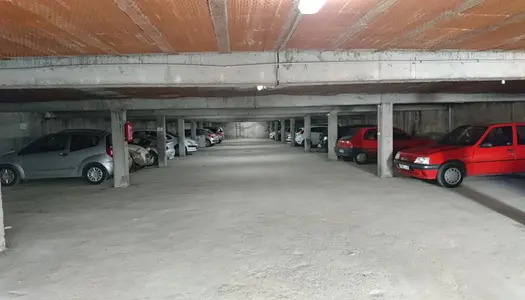 Location Parking 12 m² à Cahors 50 € CC /mois