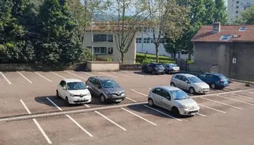 Loue place de parking extérieure 
