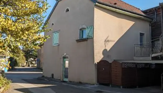 Maison mitoyenne en pierres 91m2 avec terrasse et garage double