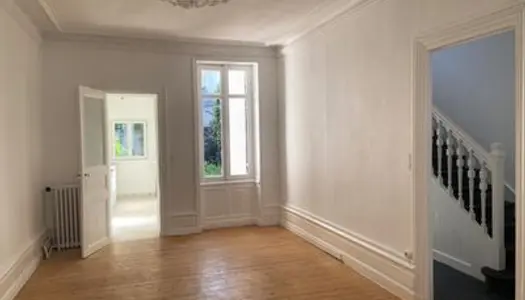 Loue maison de ville - 131.17m² - 5 pièces, 4 chambres - Nantes 44000 