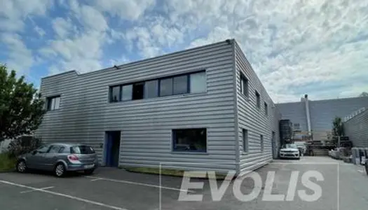 Locaux d'Activités - A LOUER - 670 m² non divisibles 