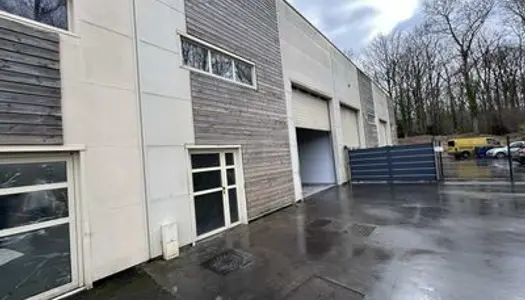 Locaux d'Activités - A LOUER - 200 m² non divisibles