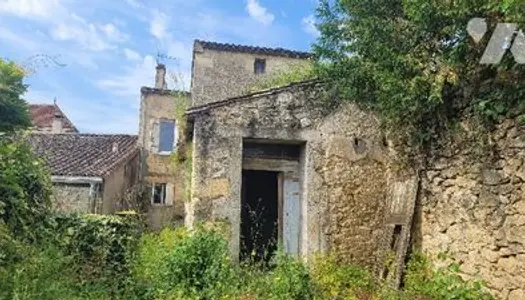 Maison en pierre et terrain/jardin traversant en zone U. 