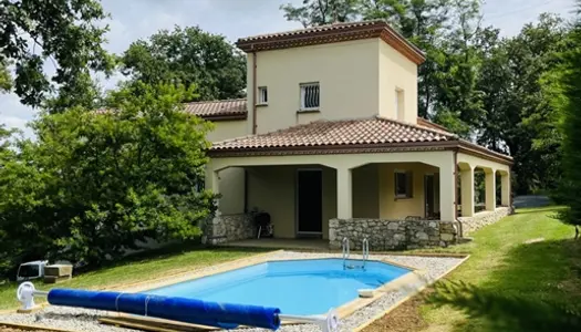 A vendre proche de Gondrin, Gers: Superbe villa lumineuse, 4 chambres, piscine, grand sous