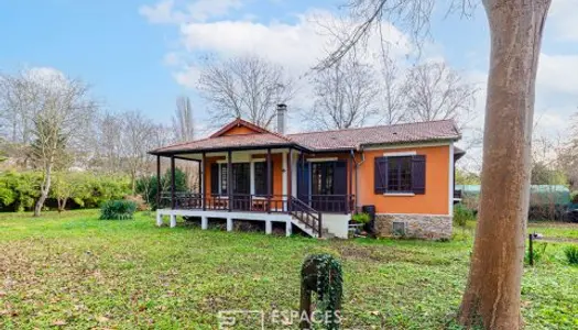 Maison coloniale au coeur d'une île privée sur les bords de Seine