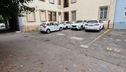 Double place de parking sablon 