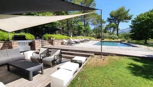 Villa 7 pièces 280 m² 