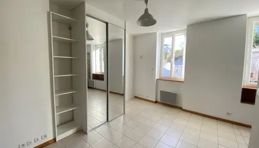 Location Appartement 27 m² à Annonay 280 € CC /mois