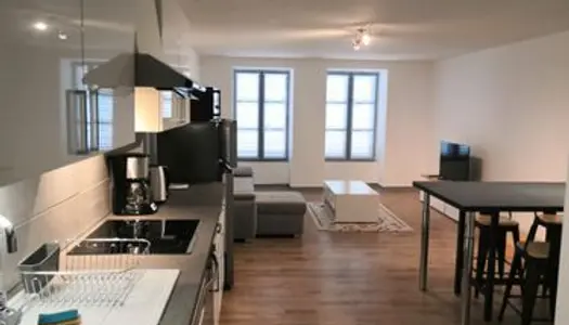Colocation pour 2 amis dans appartement F2 50m² meublé refait à neuf, au centre-ville de Poligny 