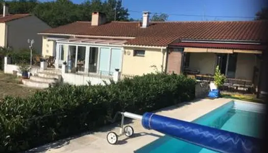 Maison de plein pieds avec piscine