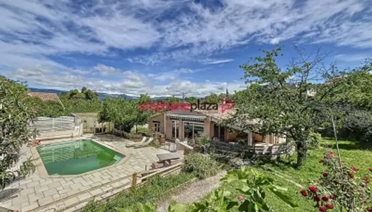 Villa de plain-pied 6 pièces 132m2 avec piscine et garage à Saint Paul En Foret 