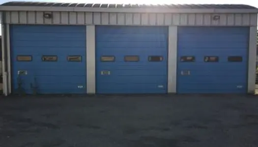 Garage fermé / dépôt de stockage