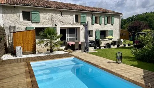 Belle maison Charentaise, 3 ch et piscine chauffée 