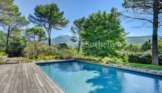 Maison Contemporaine avec Vue sur la Sainte Victoire 