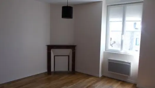 Appartement Location Fléré-la-Rivière 1p 38m² 253€