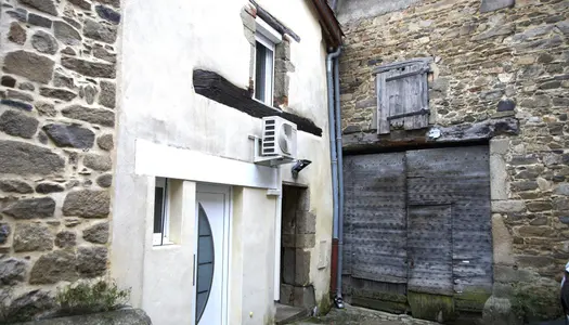 Au coeur du village de Saint-Laurent-d'Agny proche des commerces et de de toutes commodités, vous s