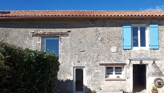 Très Belle Maison de Trois Chambres en Pierre de Charente Entièrement Rénovée avec du Gout