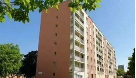 PIERRELATTE, résidence Le Mozart, libre de suite, appartement T5 de 104 m² au 6è étage avec 