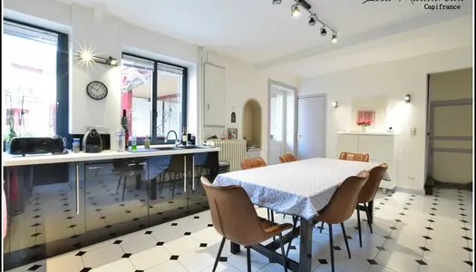 Dpt Loire Atlantique (44), à vendre VIEILLEVIGNE maison P10 de 360 m² - Terrain de 530,00 m² 