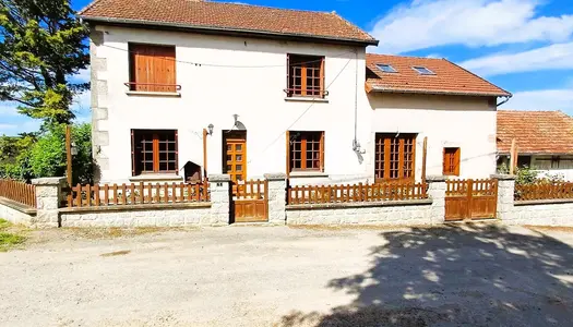A vendre dans la Creuse, région Limousin, non loin d'Auzances, une maison avec un grand ga 