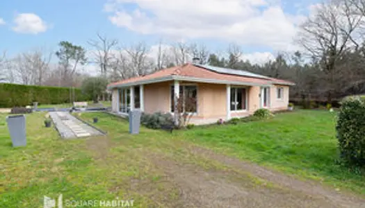 Maison contemporaine dans cadre arboré