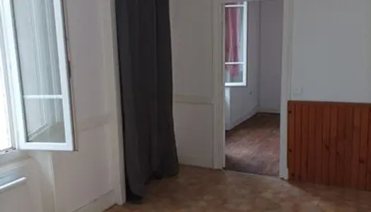 Loue appartement F2 à Ussel