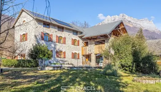 Ancien moulin rénové, avec dépendances et parcelle constructible