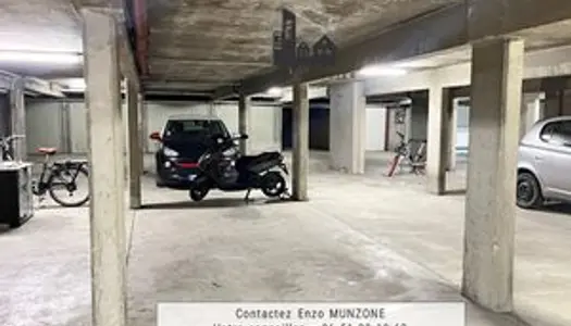 Parking souterrain situé dans le centre-ville de Saint-Louis